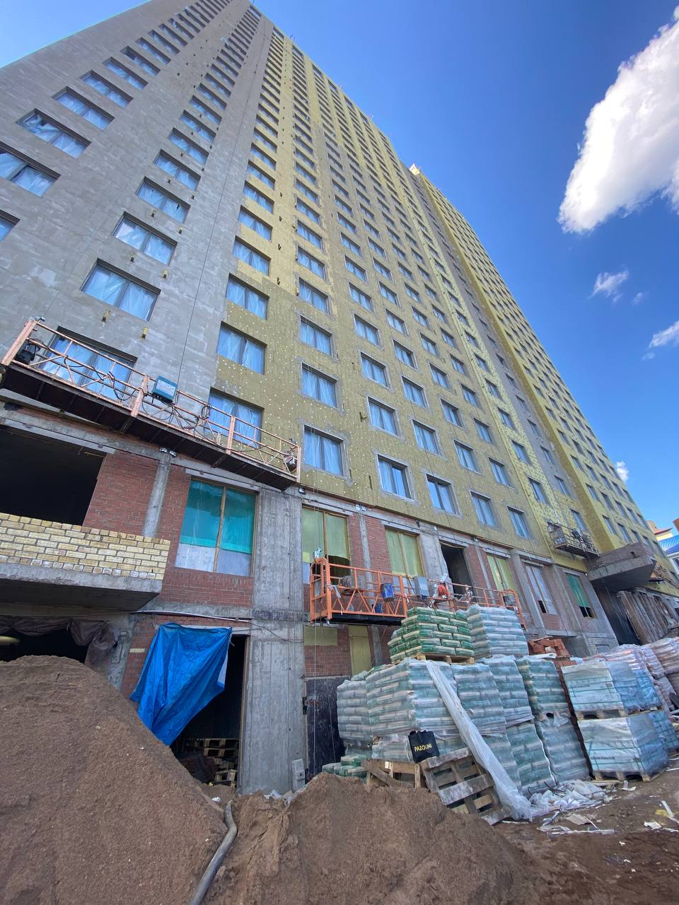 На стройке в г. Уфе рабочий получил смертельный удар током